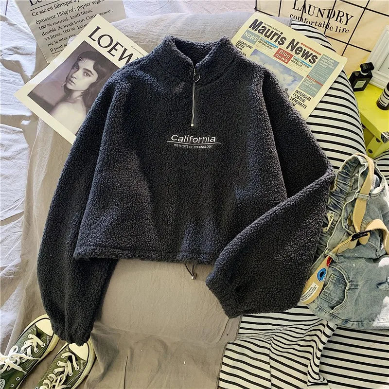 Hoodie Cropped de Polar – Estilo Cozy Urbano